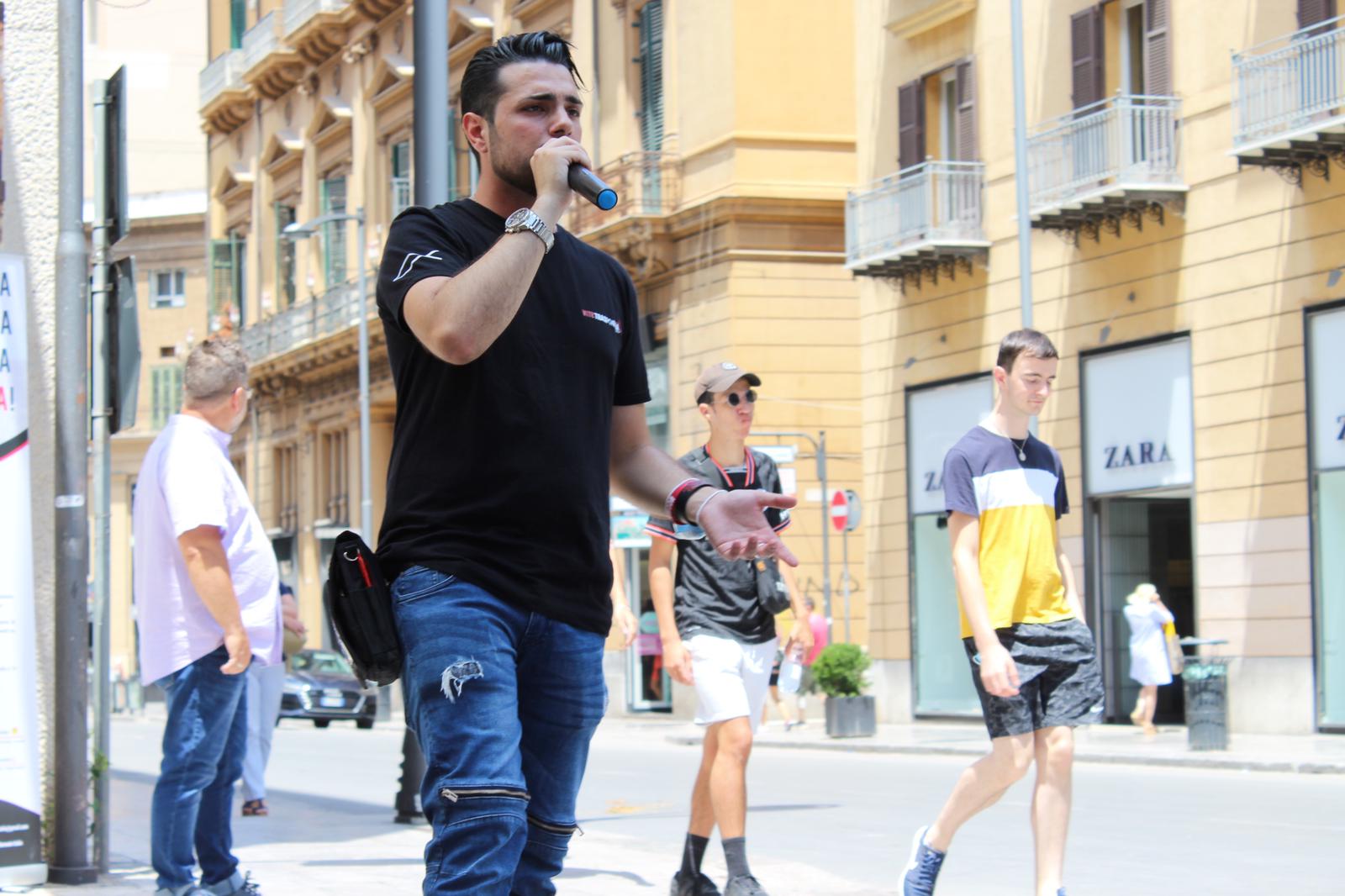 Canti di lode in strada