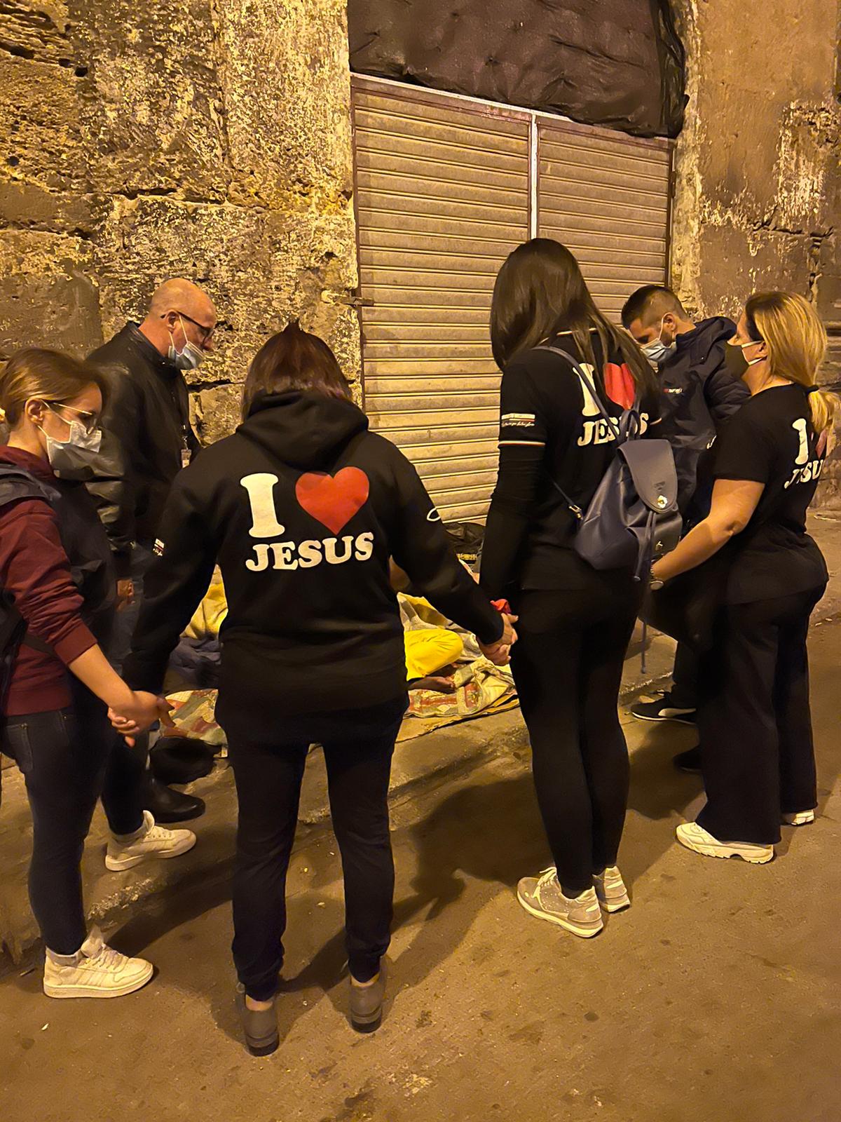 Consegna di sacchetti alimentari