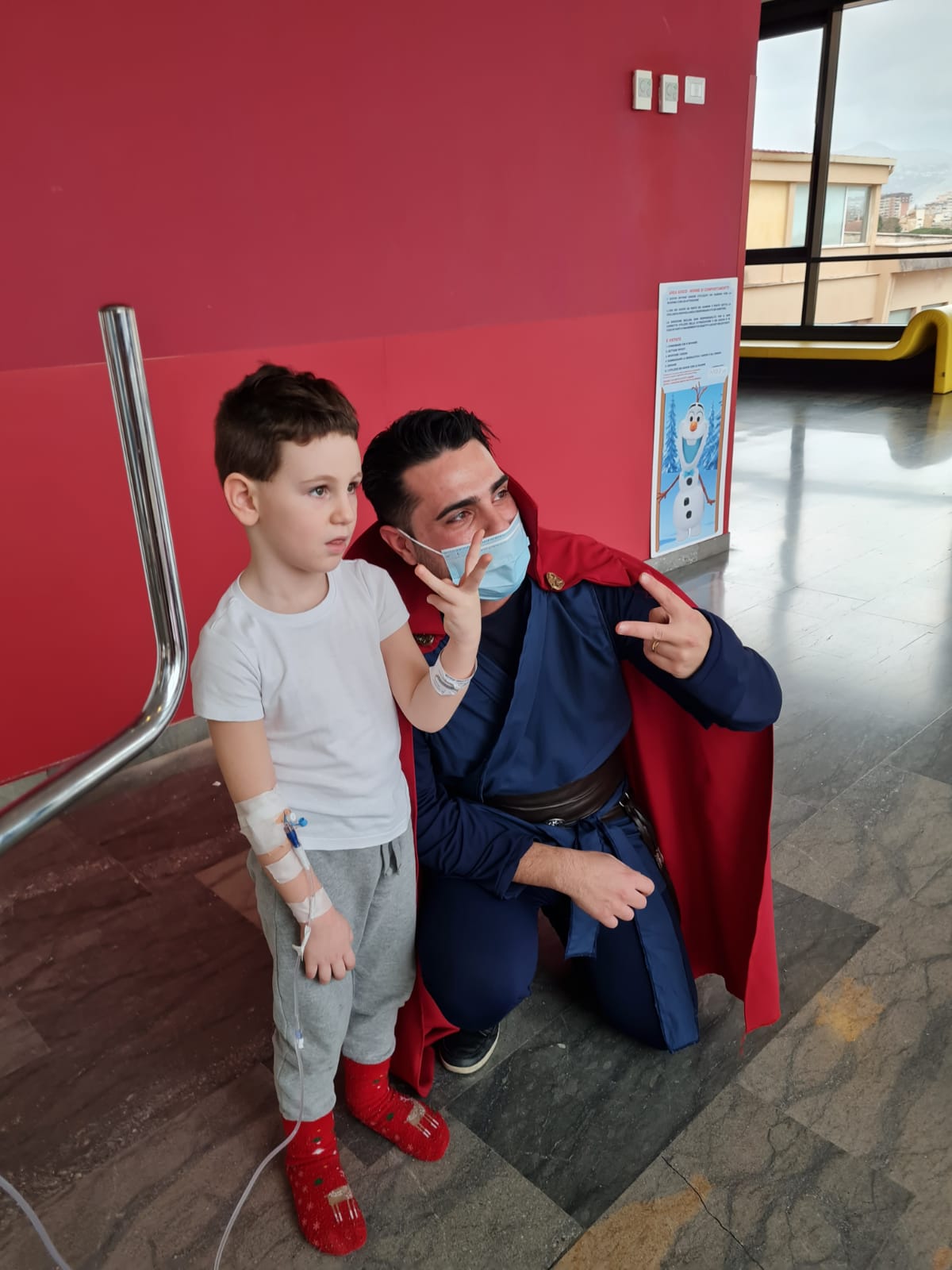 Famiglia unita in un momento di preghiera