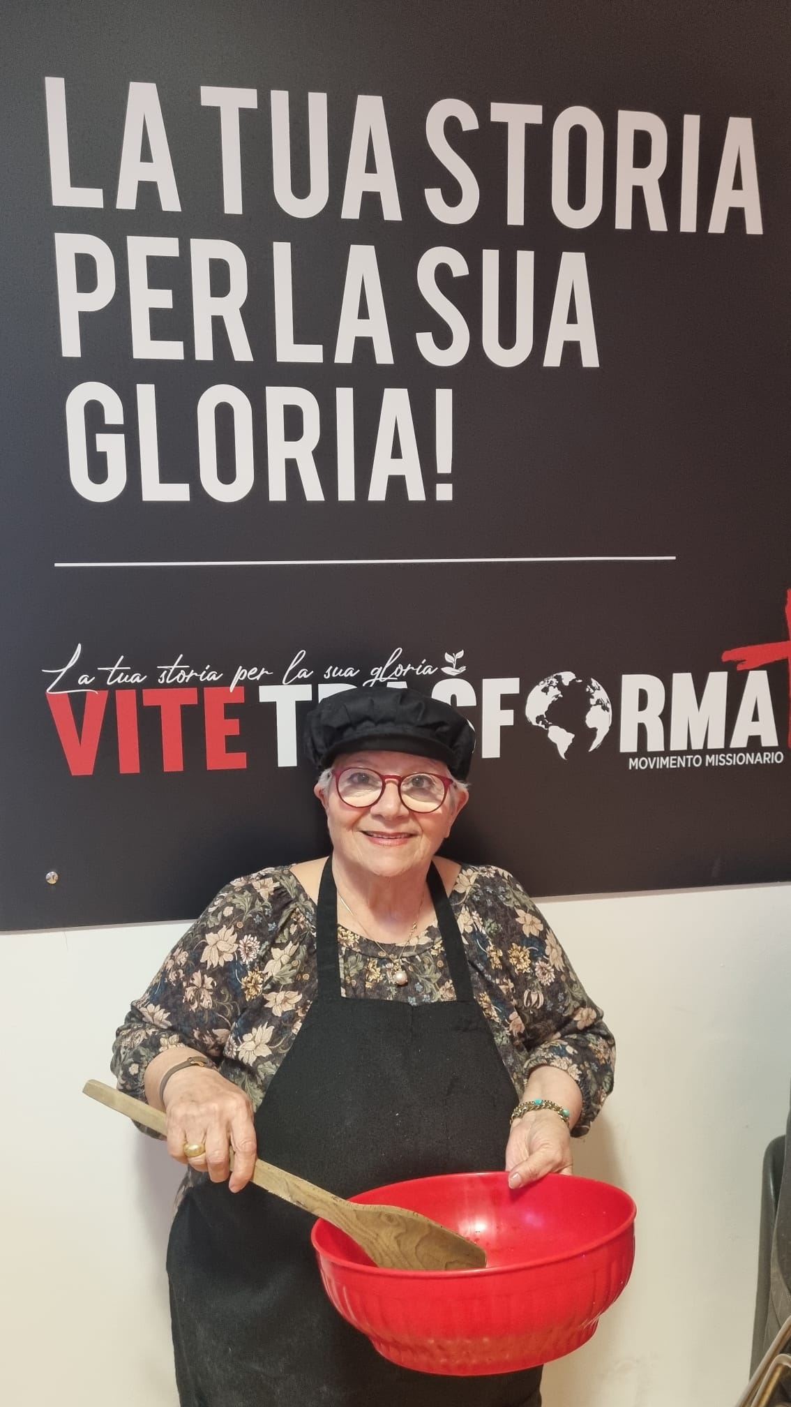 Volontari sorridenti dopo il servizio