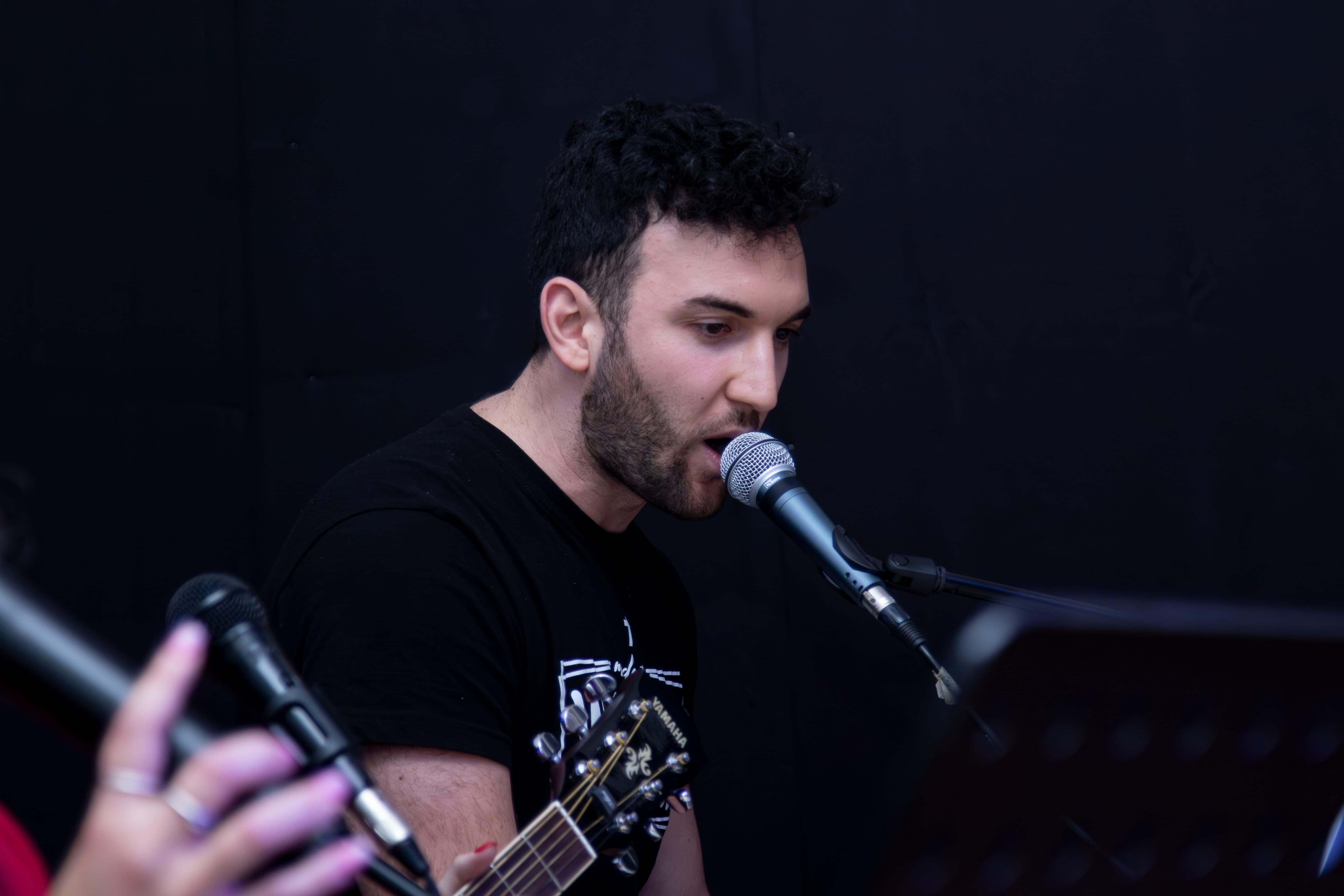 Voce solista guidando l'adorazione